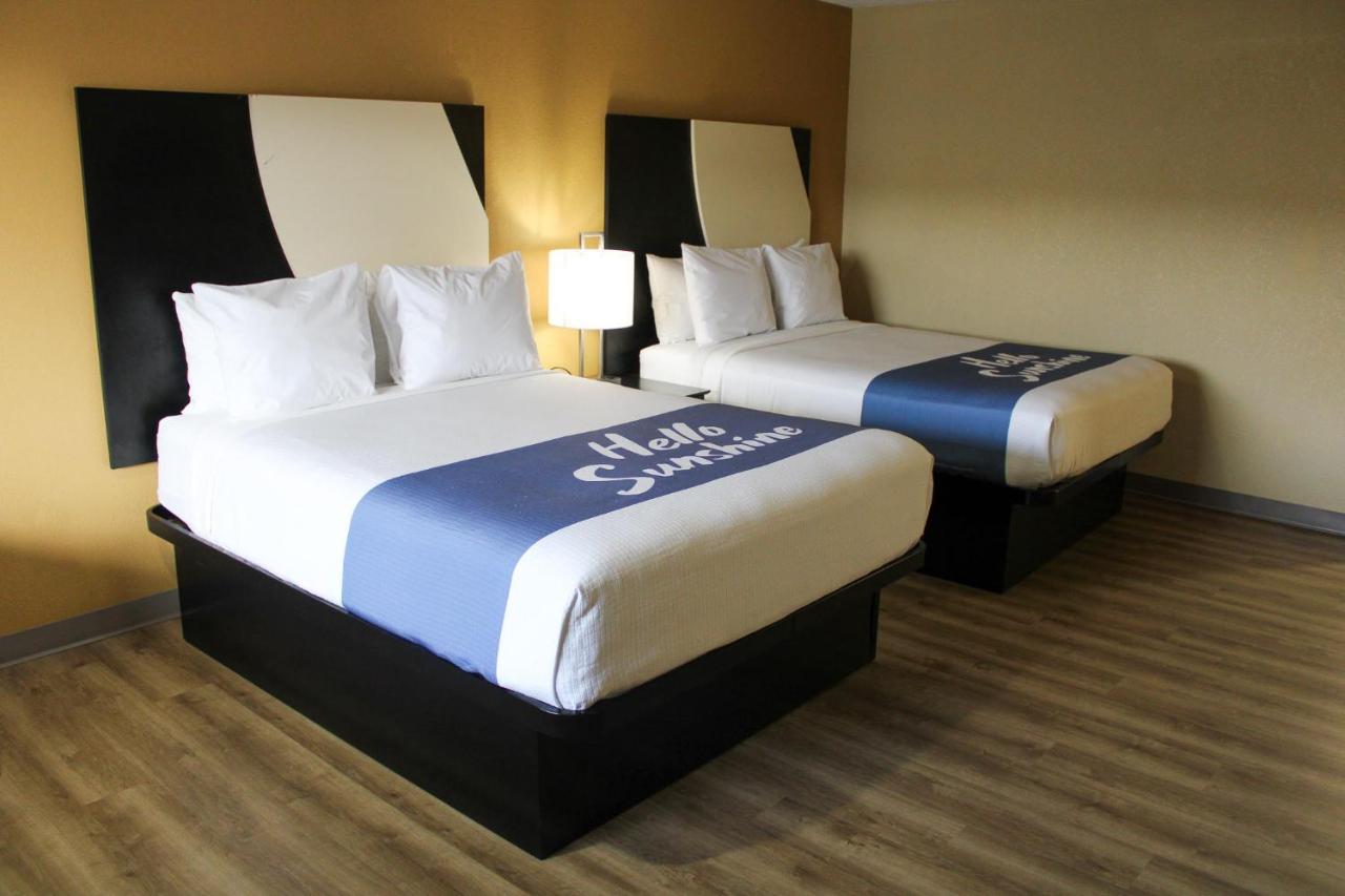 Days Inn By Wyndham Bend Exterior photo