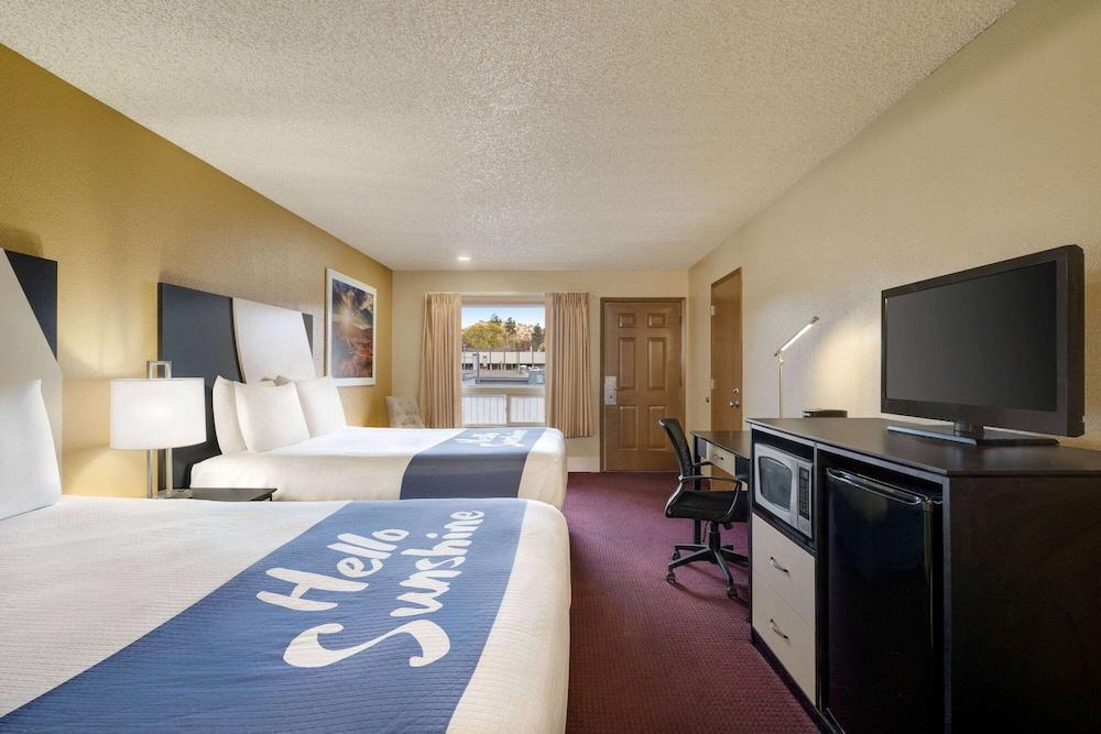 Days Inn By Wyndham Bend Exterior photo