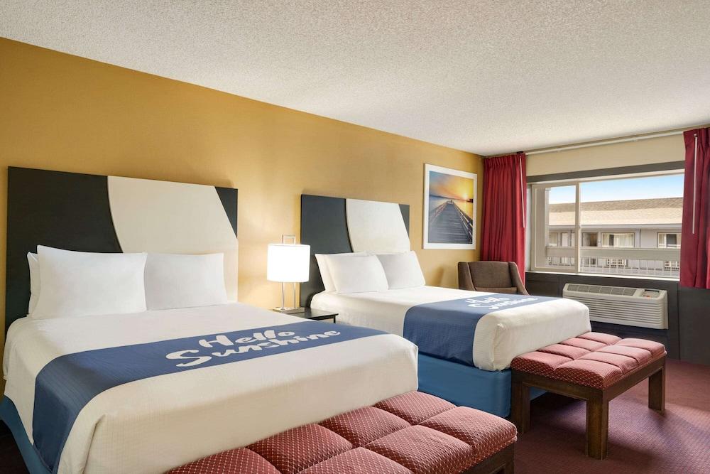 Days Inn By Wyndham Bend Exterior photo